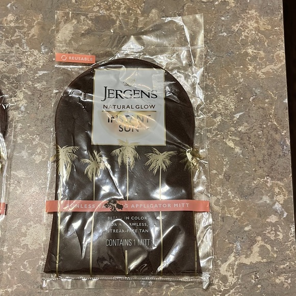 Jergens Instant Sun Mitt - Picture 1 of 2